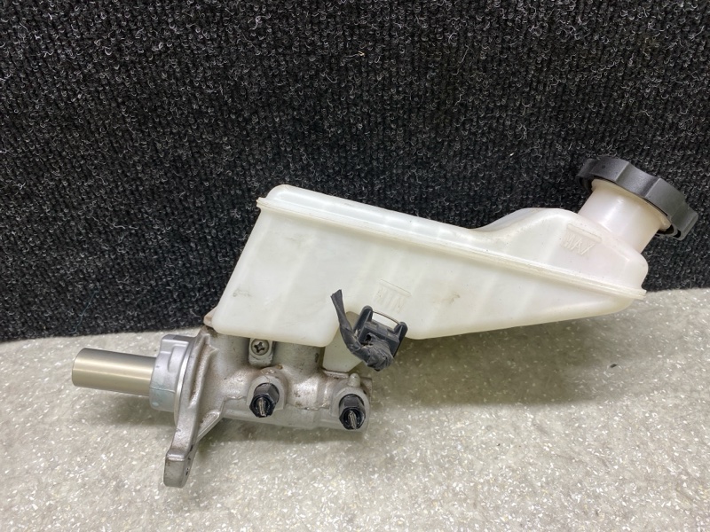 Главный тормозной цилиндр HYUNDAI ELANTRA AD 16- 2017 2.0 G4NH 58510-F2400 Б/У