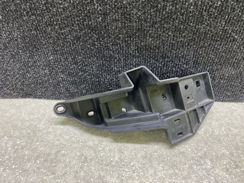 Кронштейн переднего бампера правый CX-5 (KF) 16-21 2018 2.5L