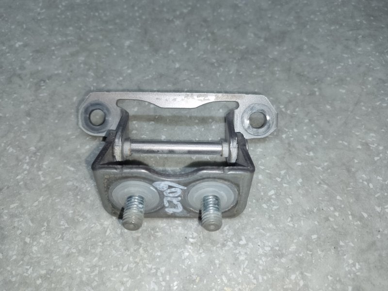 Петля крышки багажника SUBARU FORESTER 12-19 2015 2.5 FB25B 60879FJ000 Б/У