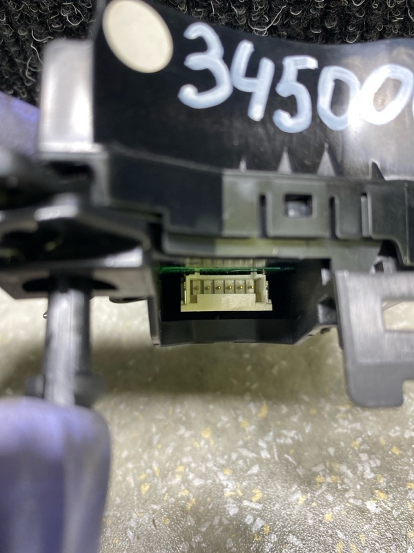 Кнопки на руль правые CX-5 (KF) 16-21 2018 2.5L Кнопки на руль правые CX-5 (KF) 16-21 2018 2.5L