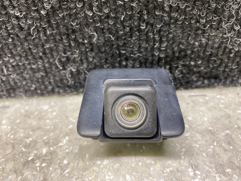 Запчасть камера заднего вида MAZDA CX-5 (KF) 16-21 2018 2.5L K123-67-RC0 Б/У Камера заднего вида MAZDA CX-5 (KF) 16-21 2018 2.5L K123-67-RC0 Б/У
