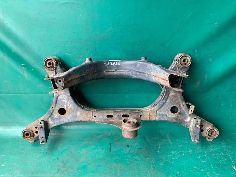 Балка задней подвески JUKE 10-19 2013 1.6 MR16DDT