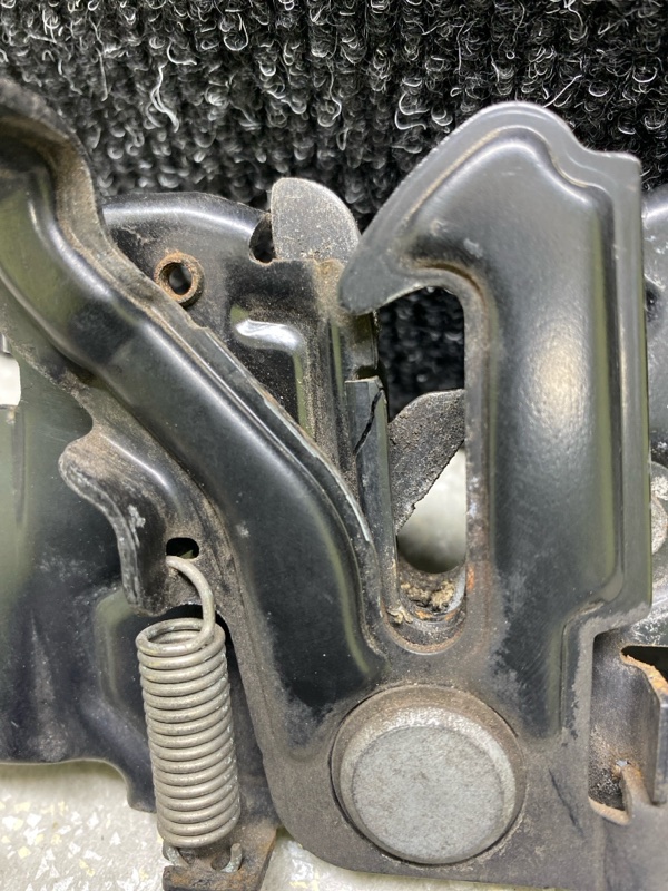 Замок капота MAZDA CX-5 (KF) 16-21 2.5L Замок капота MAZDA CX-5 (KF) 16-21 2.5L