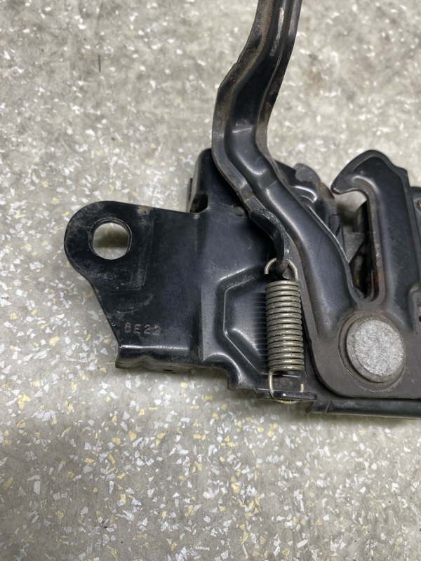 Замок капота CX-5 (KF) 16-21 2018 2.5L Замок капота CX-5 (KF) 16-21 2018 2.5L