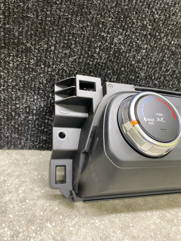 Блок управления печкой CX-5 (KF) 16-21 2018 2.5L Блок управления печкой CX-5 (KF) 16-21 2018 2.5L