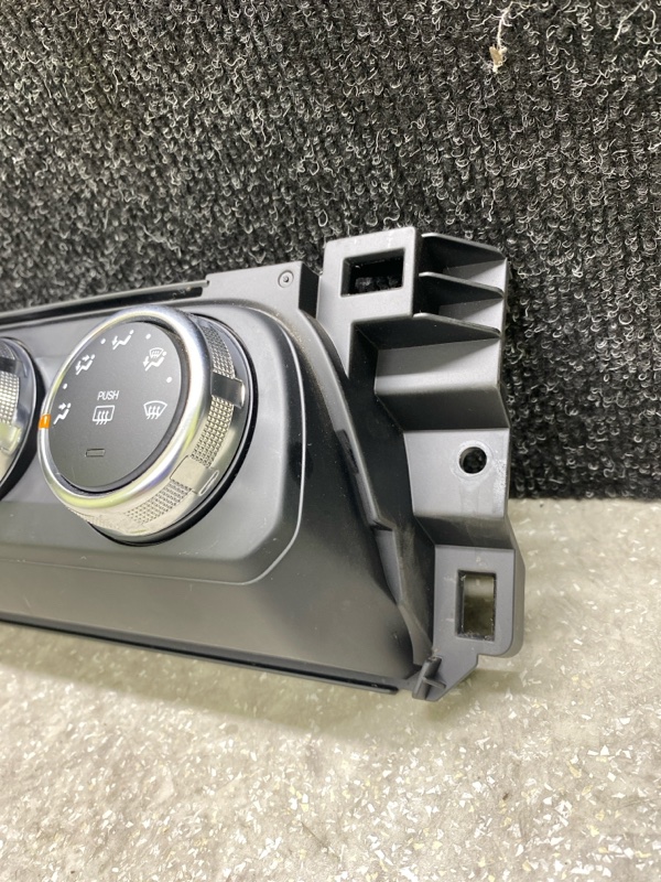 Блок управления печкой MAZDA CX-5 (KF) 16-21 2.5L Блок управления печкой MAZDA CX-5 (KF) 16-21 2.5L