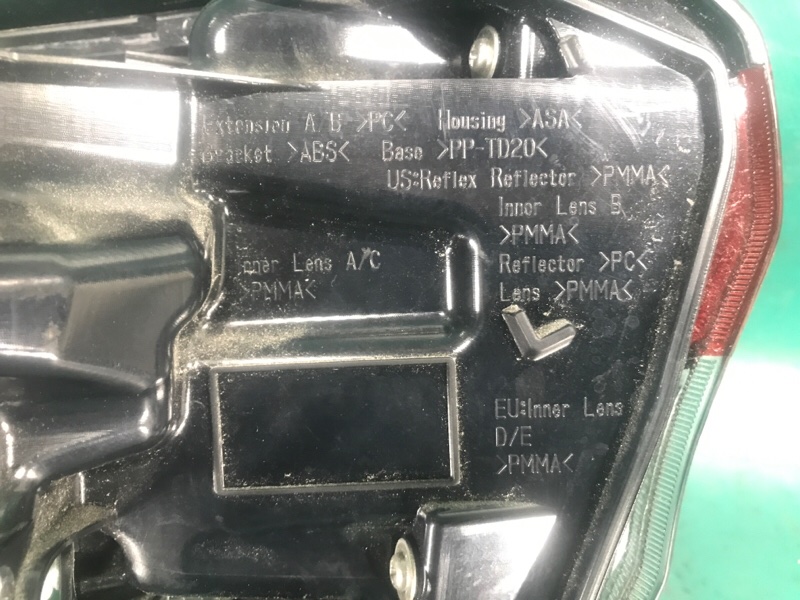 Фонарь наружный правый HIGHLANDER 2020-