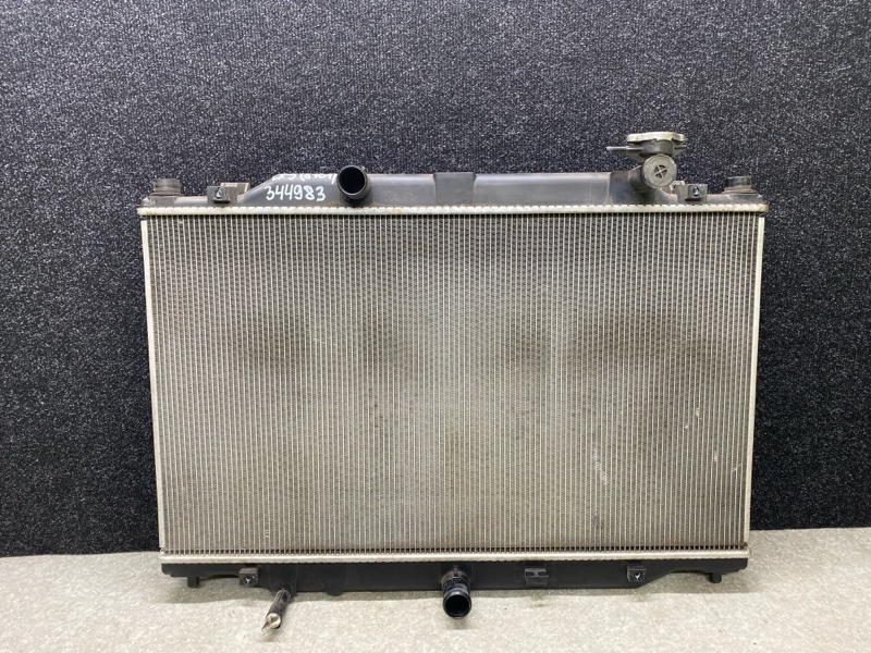 Запчасть радиатор основной MAZDA CX-5 (KF) 16-21 2018 2.5L PYFW-15-200 Б/У Радиатор основной MAZDA CX-5 (KF) 16-21 2018 2.5L PYFW-15-200 Б/У