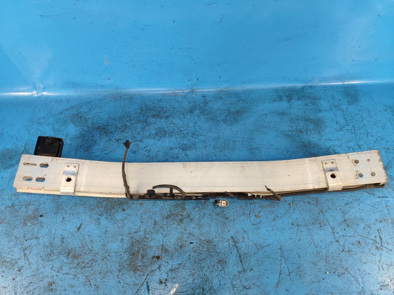 Усилитель переднего бампера CT200 11-17 2012 1.8 2ZRFXE