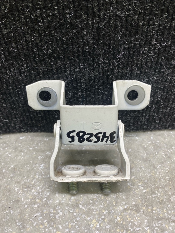 Петля крышки багажника MAZDA CX-30 19- 2021 2.5L TK48-62-210C Б/У