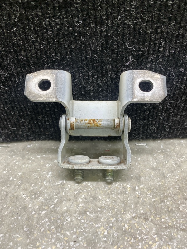 Петля крышки багажника CX-30 19- 2021 2.5L