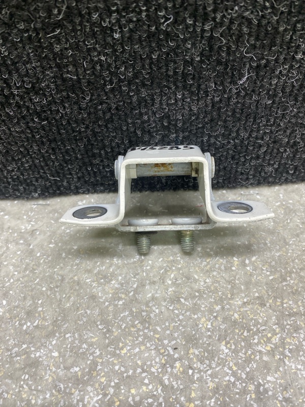 Петля крышки багажника CX-30 19- 2021 2.5L