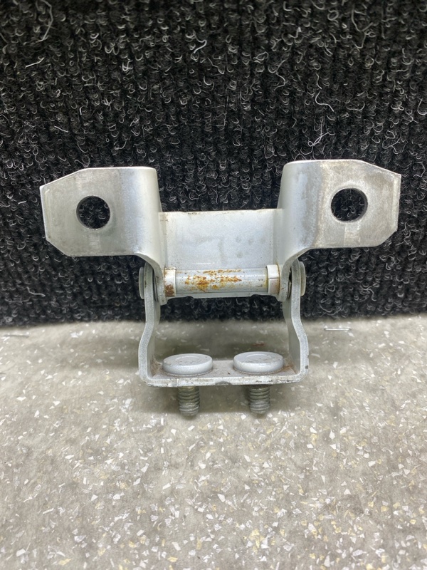 Петля крышки багажника CX-30 19- 2021 2.5L