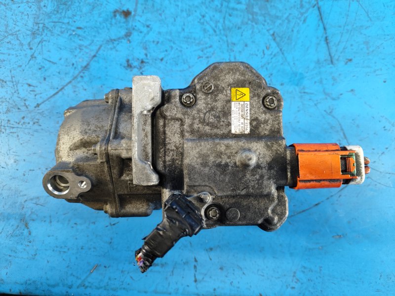 Компрессор кондиционера TOYOTA PRIUS - 30 09-17