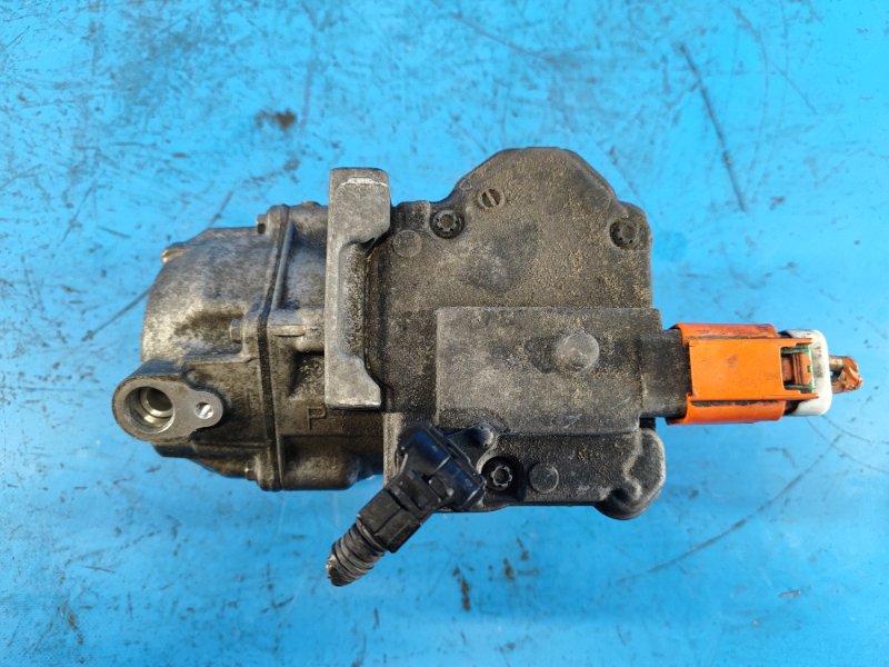 Компрессор кондиционера TOYOTA PRIUS - 30 09-17