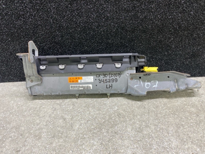 Подушка безопасности в колени левая CX-30 19- 2021 2.5L