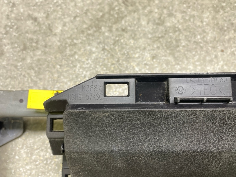 Подушка безопасности в колени левая CX-30 19- 2021 2.5L