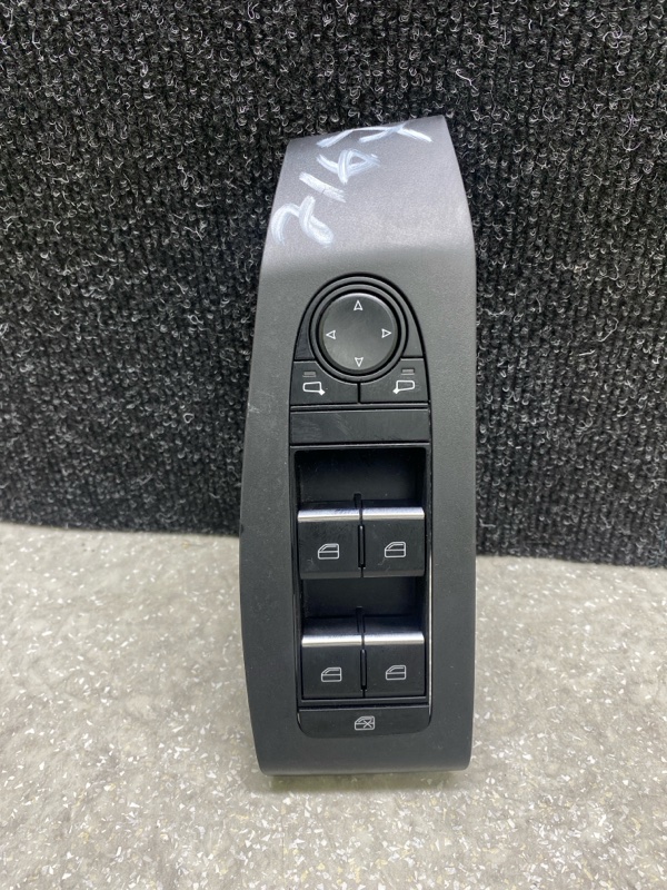 Блок управления стеклоподъемниками MAZDA CX-30 19- 2.5L