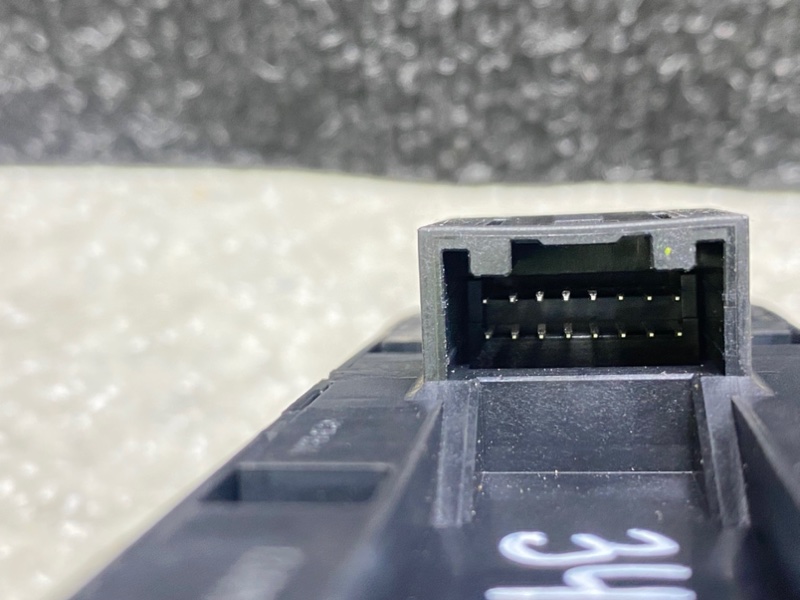 Блок управления стеклоподъемниками CX-30 19- 2021 2.5L