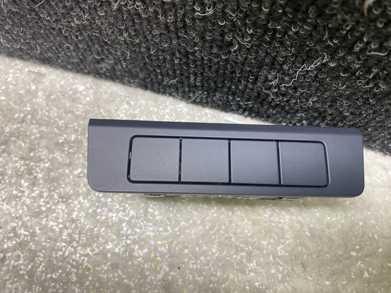 Блок кнопок торпедо MAZDA CX-30 19- 2.5L