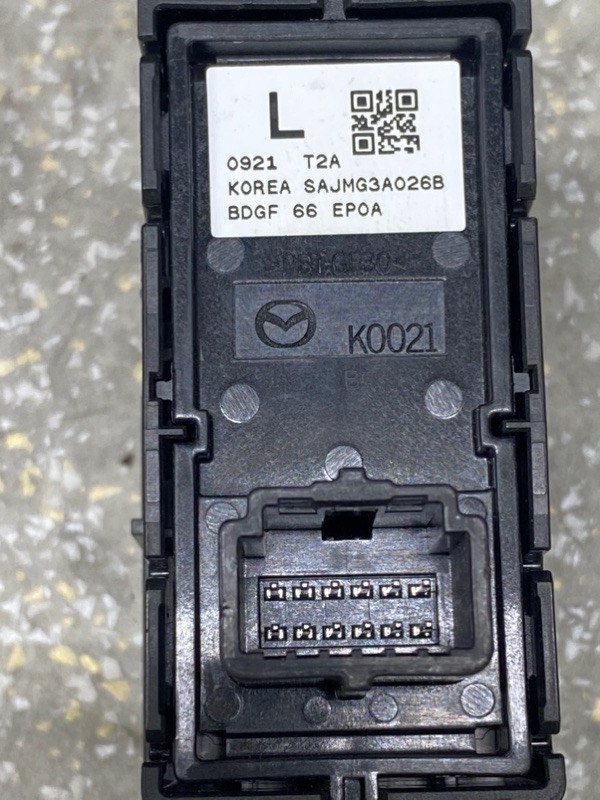 Кнопка стояночного тормоза CX-30 19- 2021 2.5L