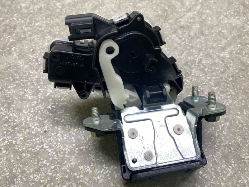 Замок крышки багажника CX-30 19- 2021 2.5L