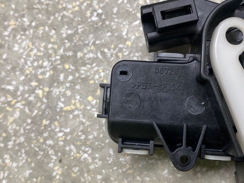 Замок крышки багажника CX-30 19- 2021 2.5L