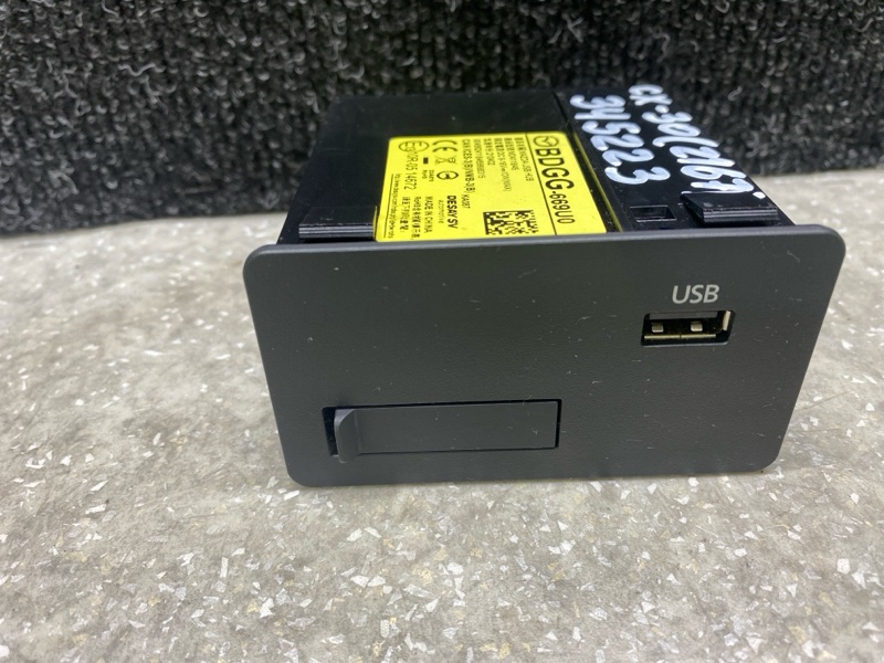 Запчасть usb адаптер MAZDA CX-30 19- 2021 2.5L BDGG-66-9U0 Б/У USB адаптер MAZDA CX-30 19- 2021 2.5L BDGG-66-9U0 Б/У