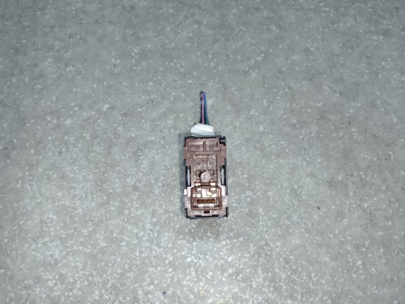 Кнопка открывания багажника внутренняя SENTRA B17 12-21