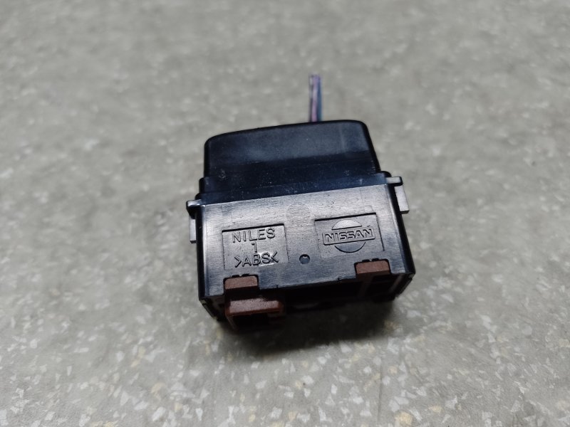 Кнопка открывания багажника внутренняя NISSAN SENTRA B17 12-21