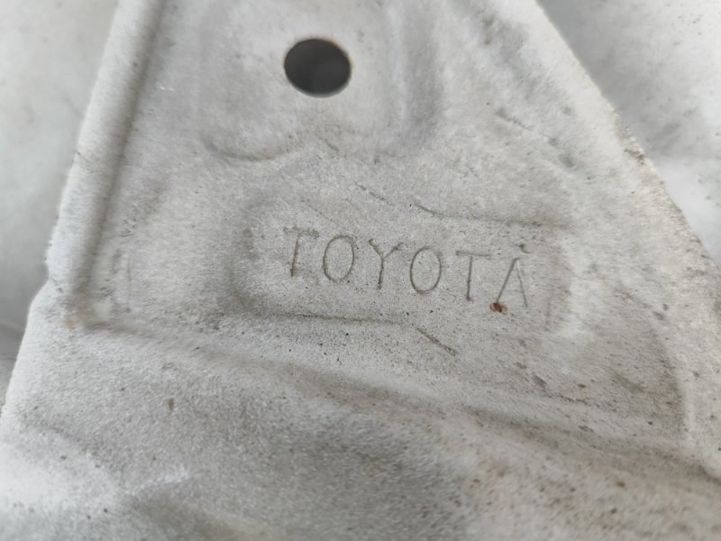 Крыло переднее левое PRIUS - 30 09-17