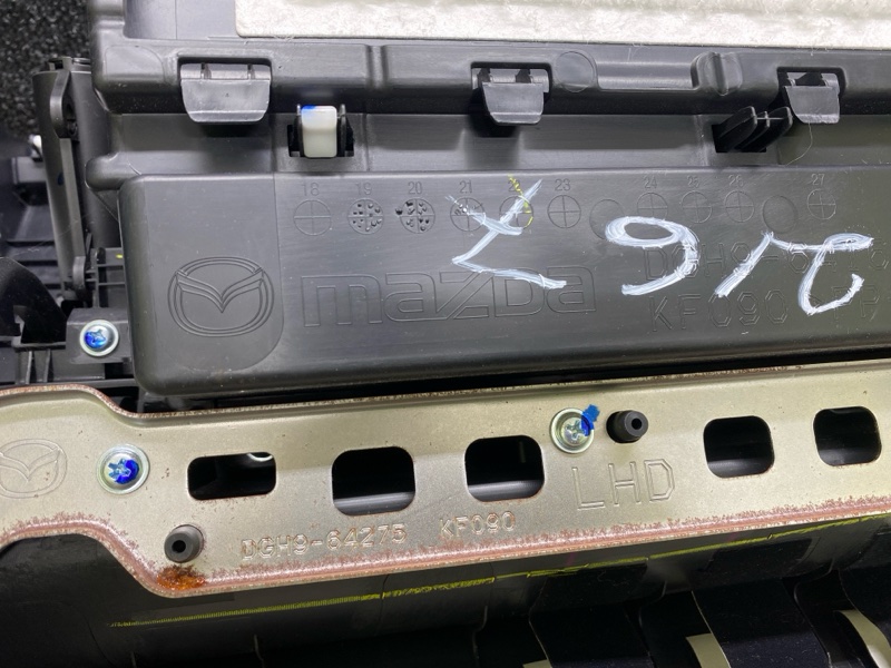 Бардачок CX-30 19- 2021 2.5L