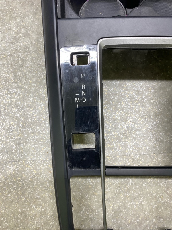 Консоль центральная CX-30 19- 2021 2.5L Консоль центральная CX-30 19- 2021 2.5L