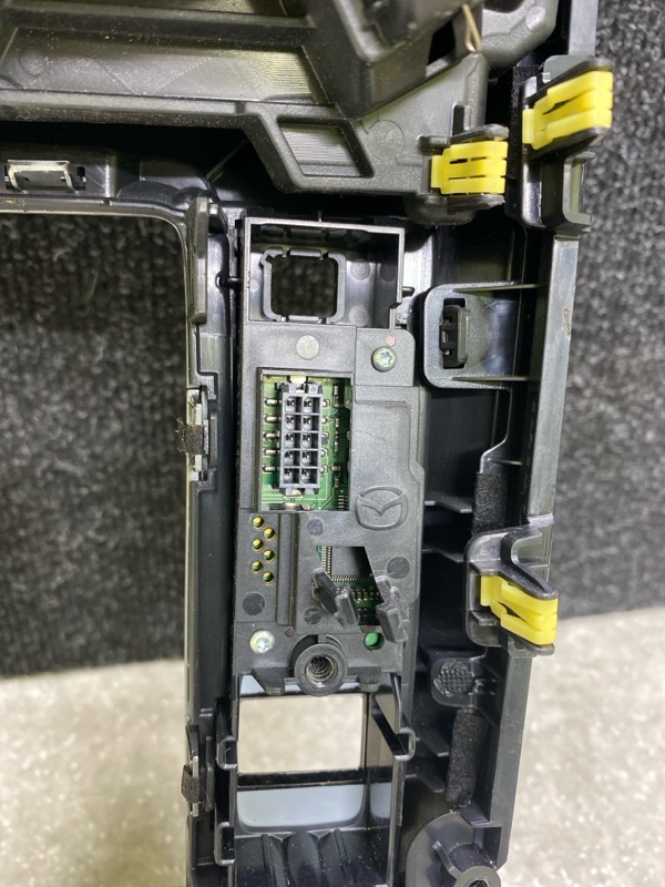 Консоль центральная CX-30 19- 2021 2.5L Консоль центральная CX-30 19- 2021 2.5L