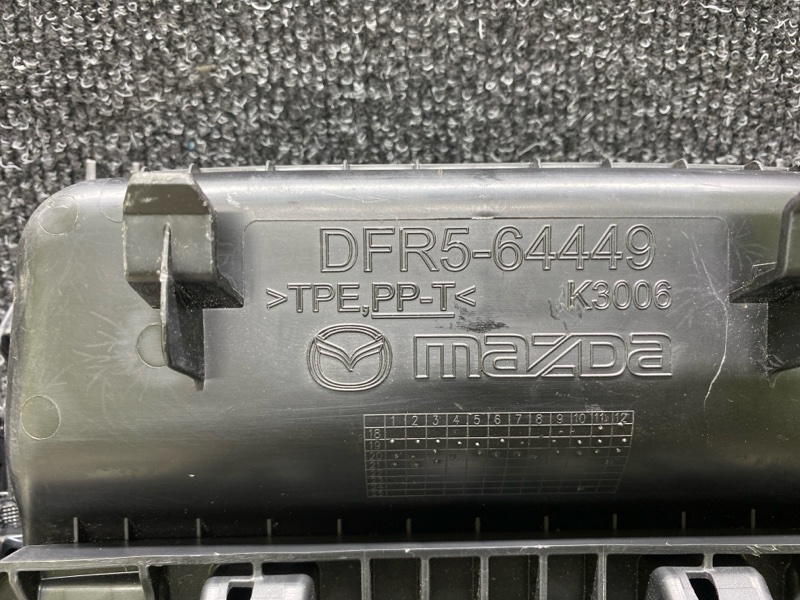 Консоль центральная CX-30 19- 2021 2.5L Консоль центральная CX-30 19- 2021 2.5L