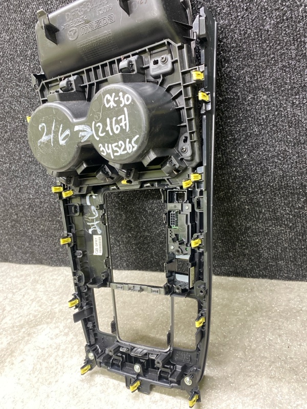 Консоль центральная CX-30 19- 2021 2.5L Консоль центральная CX-30 19- 2021 2.5L