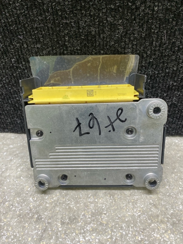 Блок управления AIRBAG CX-30 19- 2021 2.5L Блок управления AIRBAG CX-30 19- 2021 2.5L