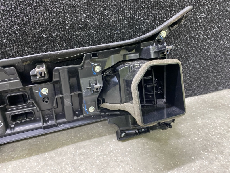 Воздуховод салона CX-30 19- 2021 2.5L