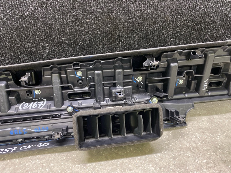 Воздуховод салона CX-30 19- 2021 2.5L