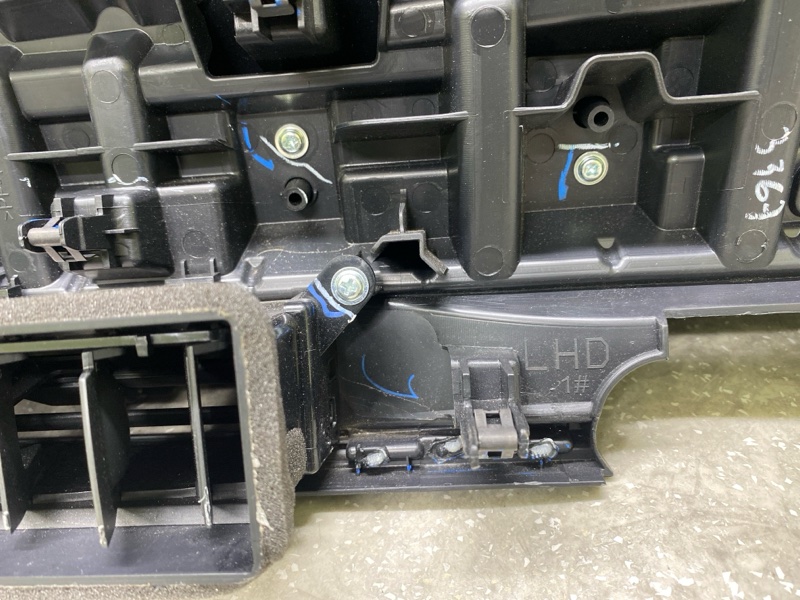 Воздуховод салона CX-30 19- 2021 2.5L