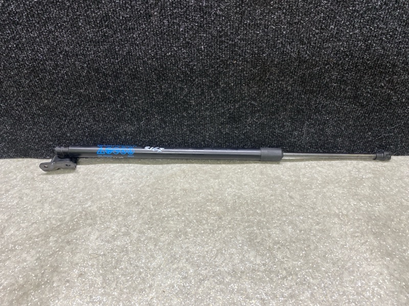 Амортизатор крышки багажника правый CX-30 19- 2021 2.5L