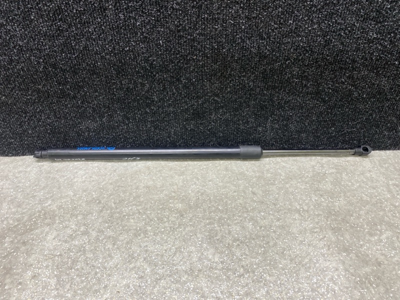 Амортизатор крышки багажника левый CX-30 19- 2021 2.5L