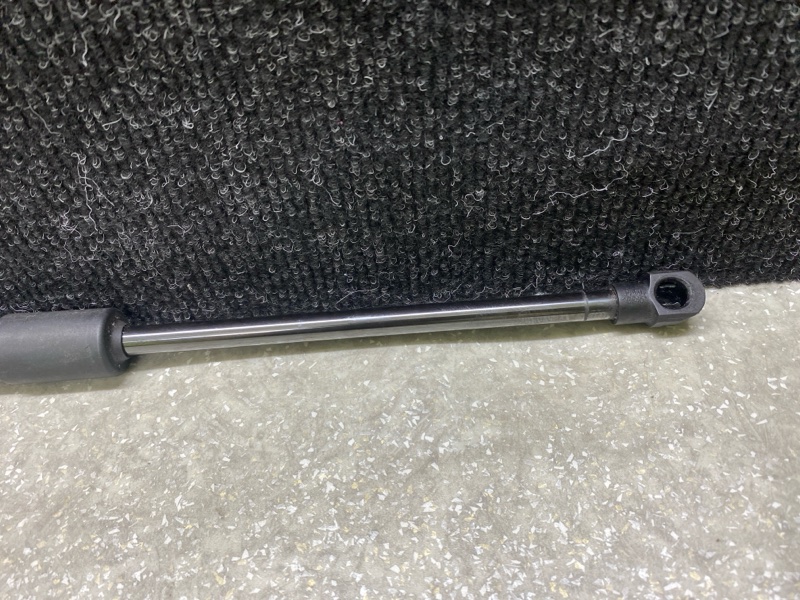 Амортизатор крышки багажника левый MAZDA CX-30 19- 2.5L