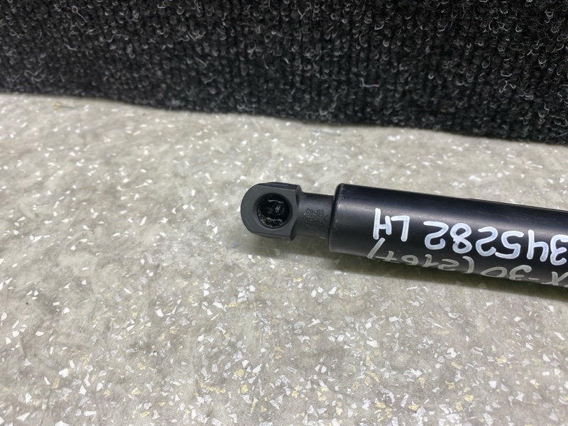 Амортизатор крышки багажника левый CX-30 19- 2021 2.5L