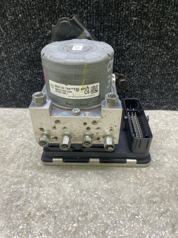 Блок ABS CX-30 19- 2021 2.5L