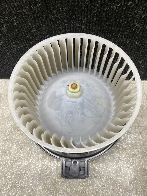 Моторчик печки MAZDA CX-30 19- 2.5L