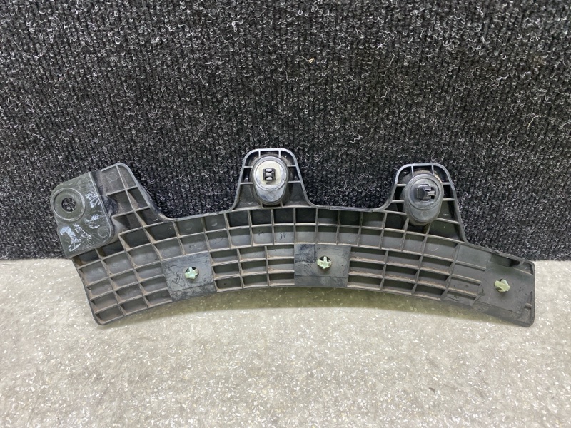 Кронштейн задний левый CX-30 19- 2021 2.5L Кронштейн задний левый CX-30 19- 2021 2.5L