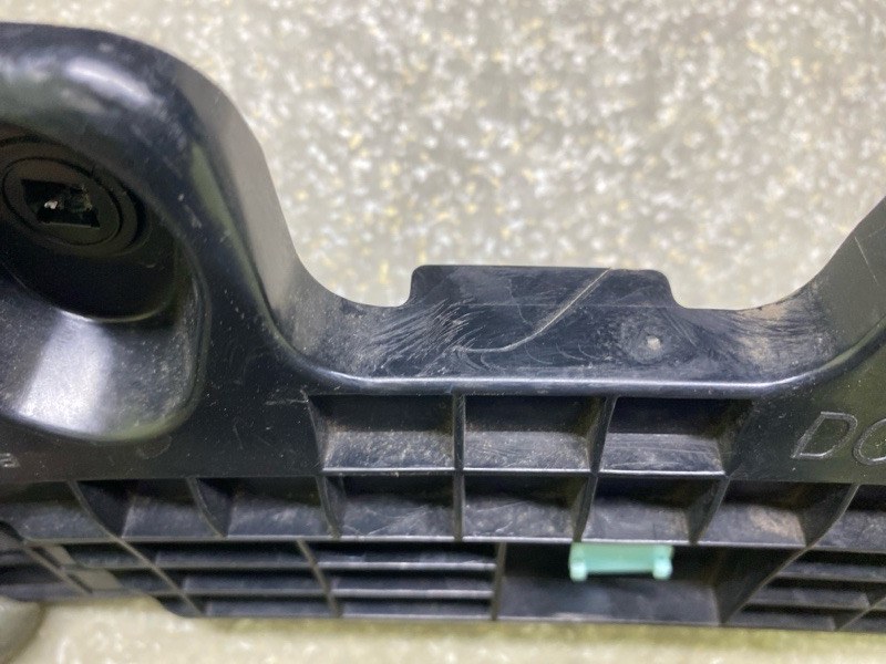 Кронштейн задний левый CX-30 19- 2021 2.5L Кронштейн задний левый CX-30 19- 2021 2.5L