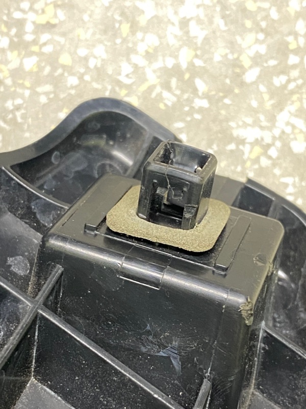 Кронштейн заднего бампера правый CX-30 19- 2021 2.5L Кронштейн заднего бампера правый CX-30 19- 2021 2.5L