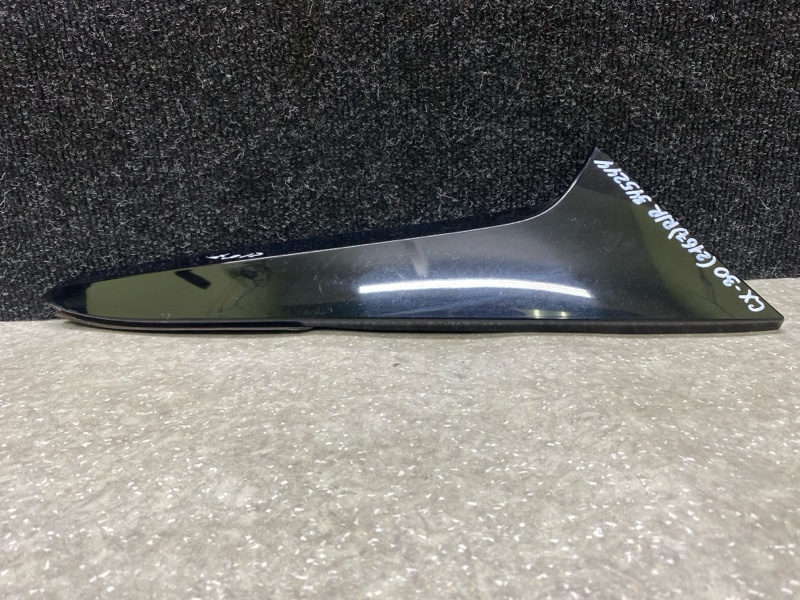 Накладка крышки багажника правая MAZDA CX-30 19- 2021 2.5L DGH9-51-9B0 Б/У